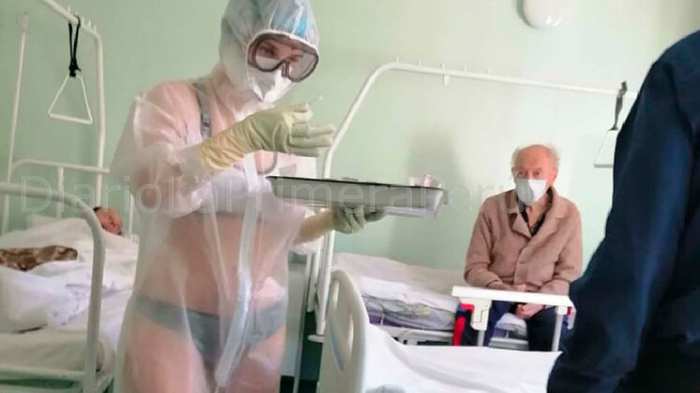 Expulsan A Una Enfermera Rusa Por Atender En Ropa Interior A Pacientes Con Covid-19
